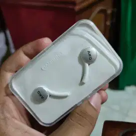 Headset ori cabutan bawaan AKG Samsung S10+ tipe jack sein warna putih