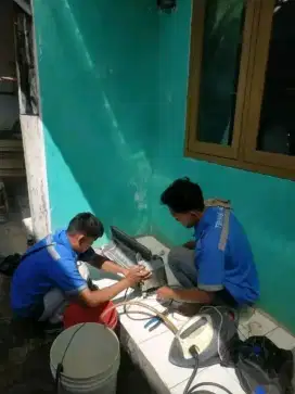 Servis AC, bongkar pasang, kulkas, mesin cuci, pompa air, dll