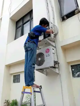 Servis AC, bongkar pasang AC, kulkas, mesin cuci, pompa air, dll