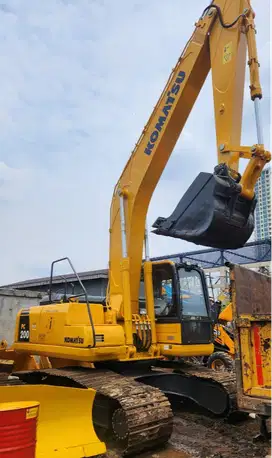 Dijual Excavator Komatsu PC200-8M0 Tahun 2014