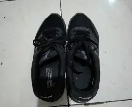 sepatu hitam piero