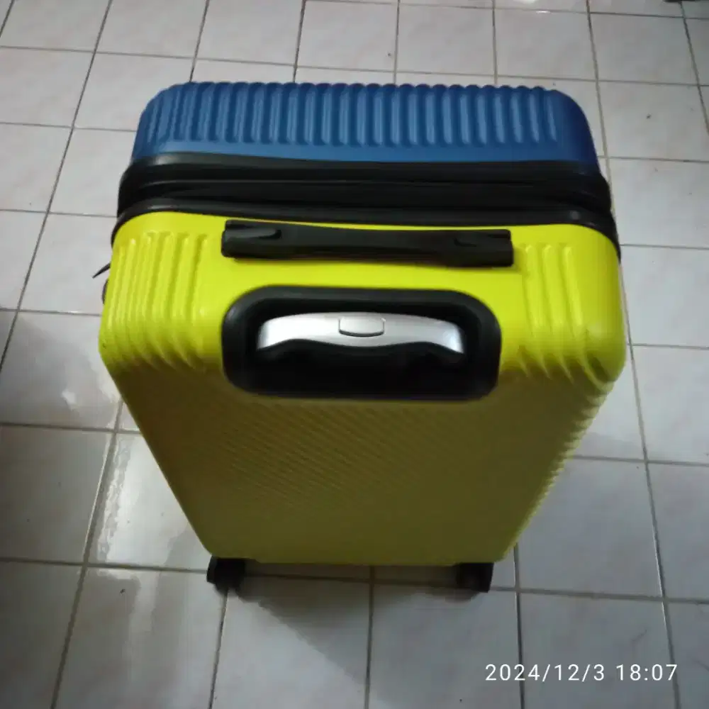 Koper bekas travel