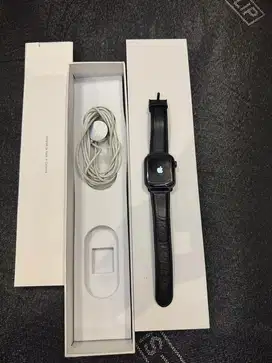 Dijual Apple Watch 5 Black 40mm Lengkap