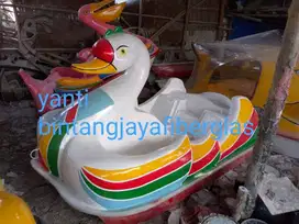 sepeda air angsa sedang,bebek bebekan fiber,perahu wisata danau