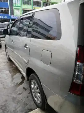 Toyota innova V diesel matic 2011