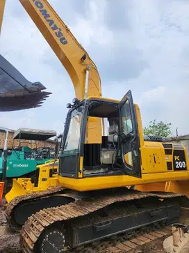 Dijual Excavator Komatsu PC200-8M0 Tahun 2014