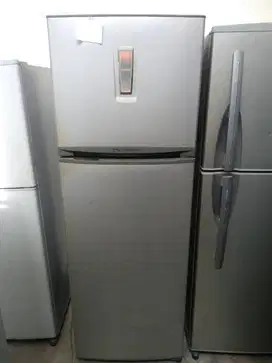 Kulkas Dua Pintu (Atas & Bawah) Merk TOSHIBA GR-N37ET (2)