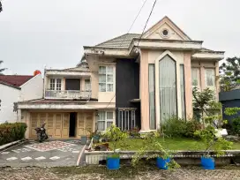 Rumah Mansion 5 Kamar di Panorama Taman Raya (Botanica Springhill)