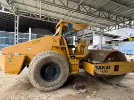 1 Paket Compactor Sakai SV512D & Motor Grader Komatsu GD510R