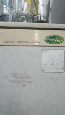 Di jual freezer Sanyo 1700000