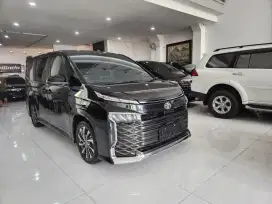 Toyota Voxy 2.0L CVT 2023 km2rb