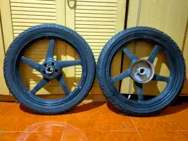 Dijual Ban & Velg motor Yamaha Vixion