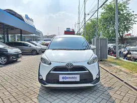 Toyota Sienta 1.5 V Bensin-MT 2017 Putih