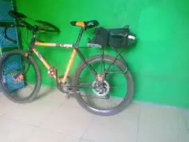 Sepeda touring siap gowes