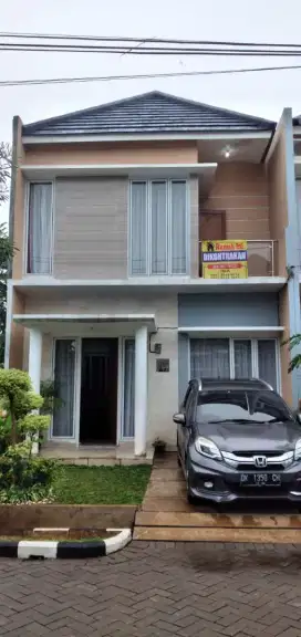 Dijual cepat rumah cluster 2 lantai di the Royal Park Karawaci