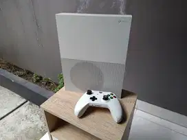 Xbox One S 1 TB Pemakaian Terawat