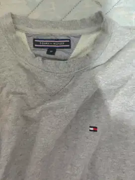 Crewneck Tommy Hilfiger abu-abu