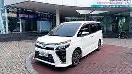 SLO : TOYOTA VOXY 2.0 A/T PANORAMIC SUNROOF 2018 matic SOLO JOGJA