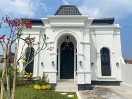 Rumah Mewah Desain Mediterania Dekat Kawasan Wisata Candi Prambanan