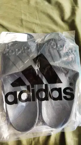 Sandal adidas adillete hitam