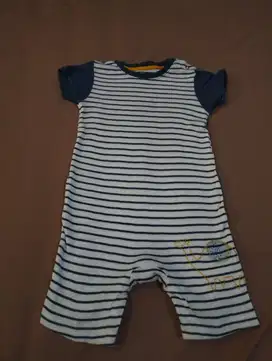 Bodysuit short pants anak Size : 12-18M Merk : Mothercare Price : 100K