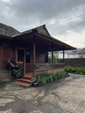 Dijual Rumah Kayu Villa Dangdeur Bandung