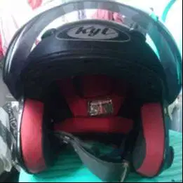 Helm KYT DJ Maru