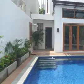 Luxury Villa di Seminyak Bali Untuk Disewakan 5 BR