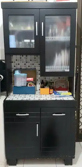 Lemari Piring dan makanan