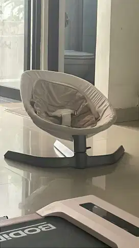 Nuna leaf grow baby bouncer preloved