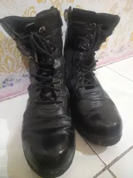 Sepatu safety rub track