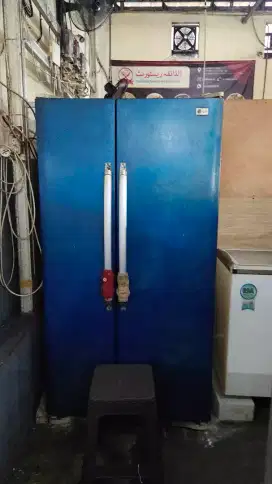 Dijual murah kulkas side by side bekas merk LG