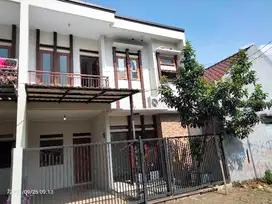 Disewakan Rumah 2 Lantai dkt pintu timur ragunan