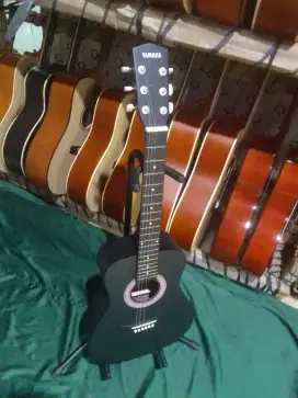 Gitar akustik 3/4 model Yamaha