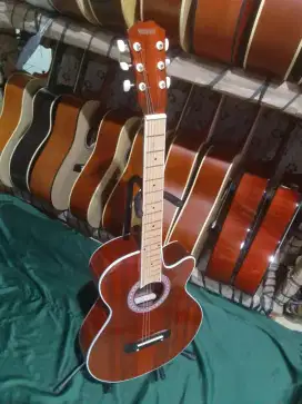 Gitar akustik Yamaha