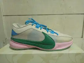 Sepatu Basket Nike Zoom Freak 5 EP