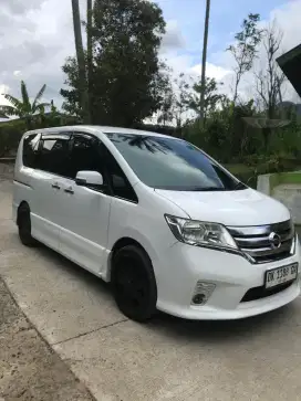 Nissan serena 2013 Mulus