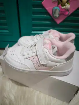 Saucony Sepatu Anak no.28