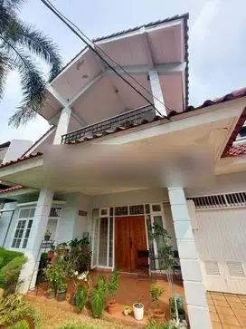 Dijual Rumah 2 Lantai, Furnish, SHM, Jakarta Selatan