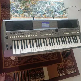 Yamaha PSR - S 670 bekas