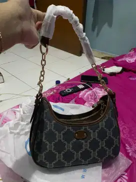 Tas masih baru belum dipakai