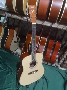 Gitar akustik Yamaha f310