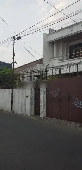 Rumah strategis di kampung baru solo