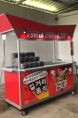 Gerobak bekas koreaan street food