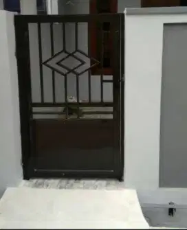 Pintu kecil minimalis permeter