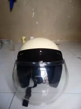 Helm clasic cream