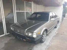 Dijual mobil sedanl Nissan Cedric (solar)