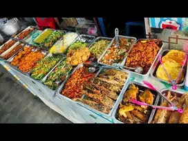 perempuan tukang masak warung nasi