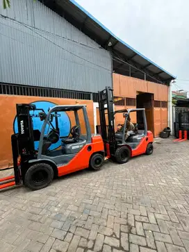 FORKLIFT BEKAS  TOYOTA SERI 8FD JEPANG