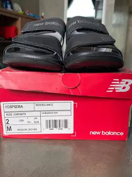 Sepatu Sendal New balance